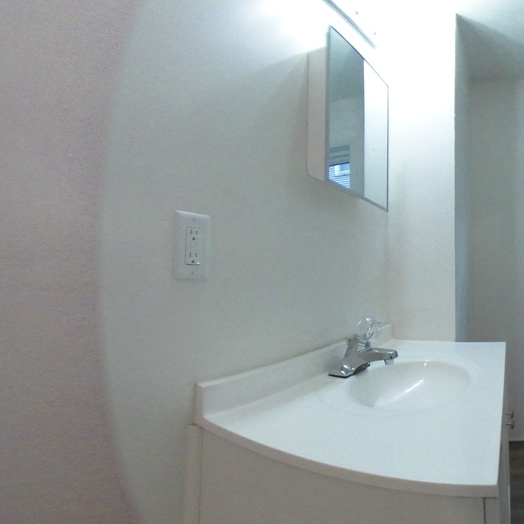Bathroom 1-1