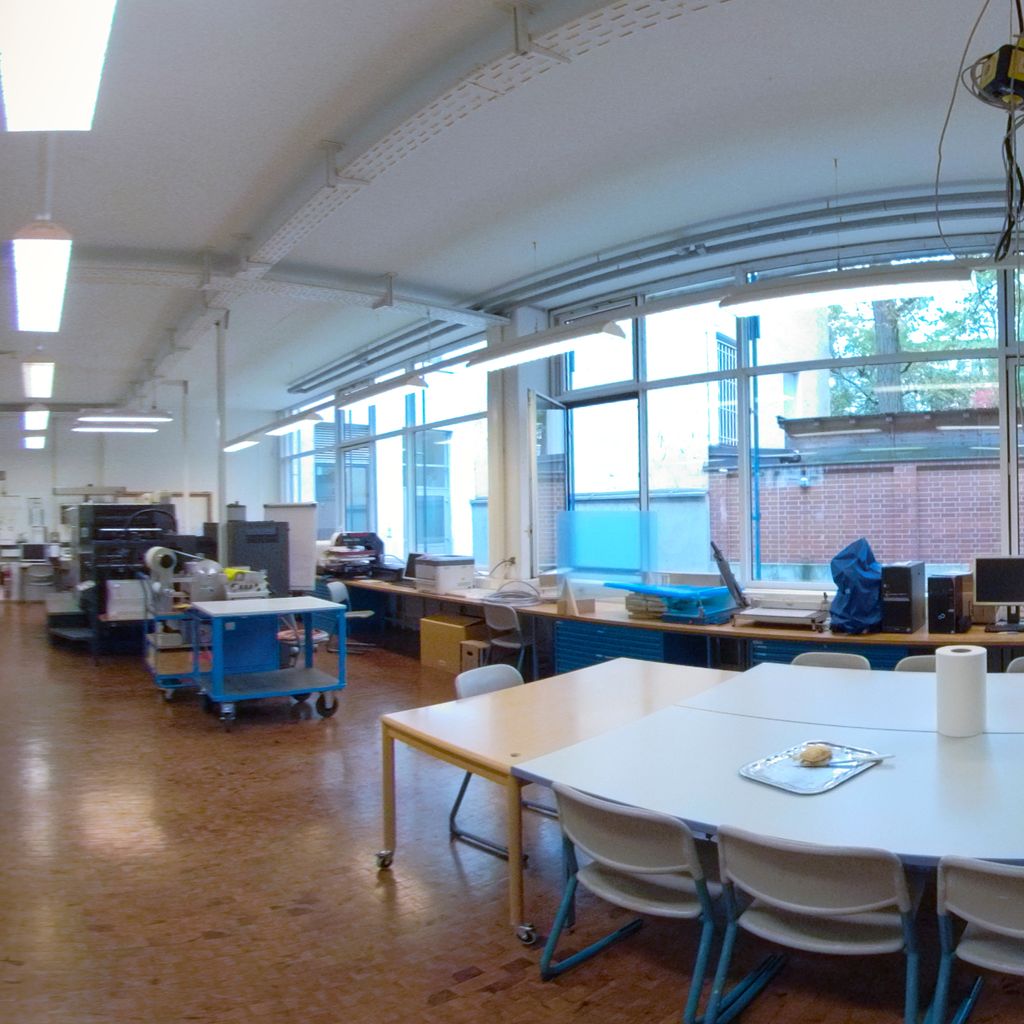 G0.32 Labor Drucksaal Tische