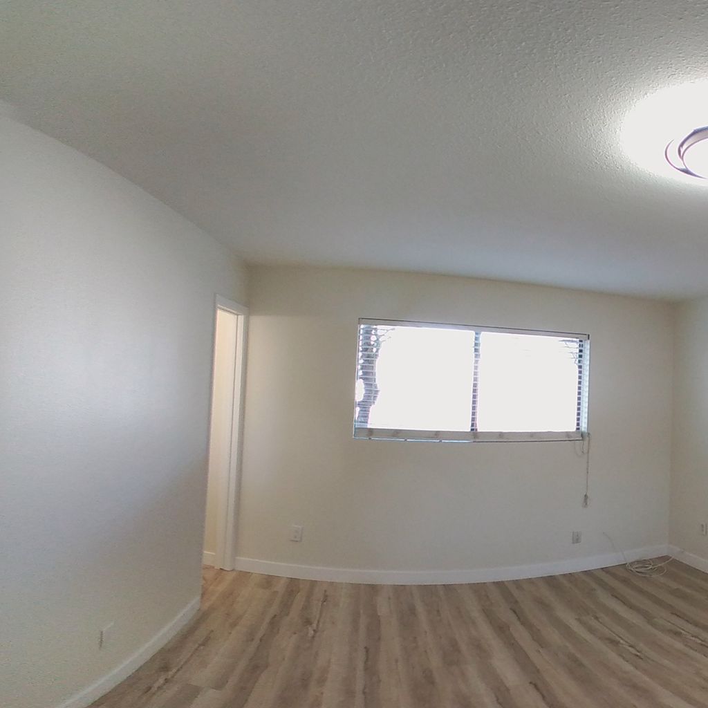 Bedroom M a