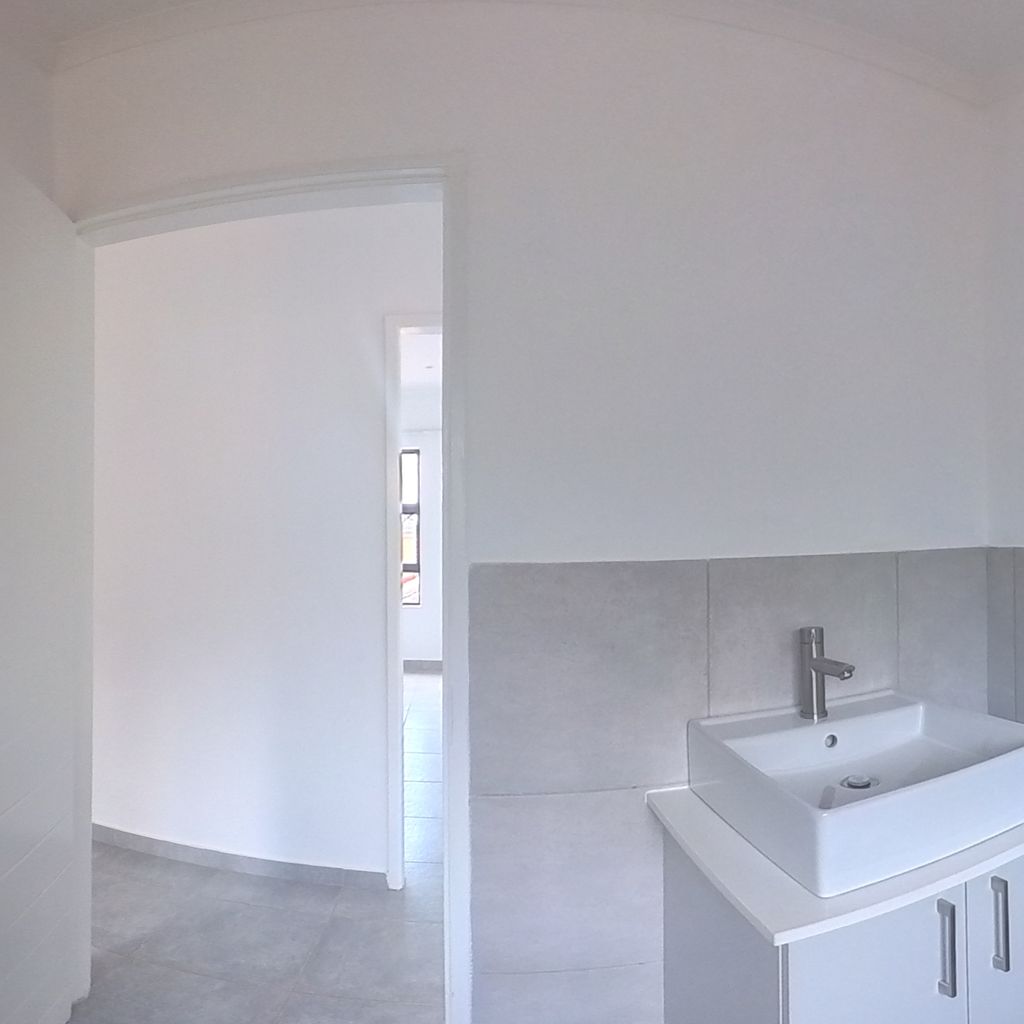 Upstairs Bathroom 