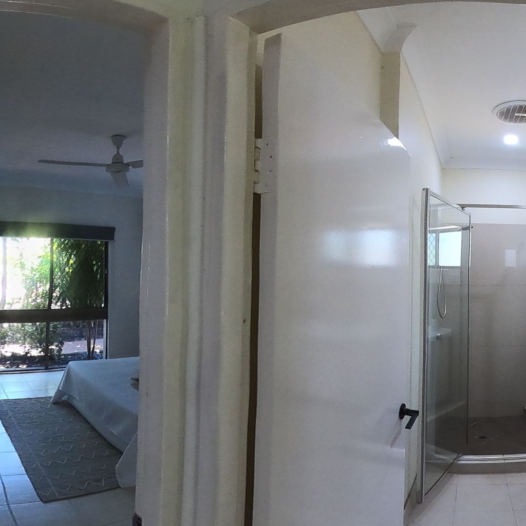 passage bathroom