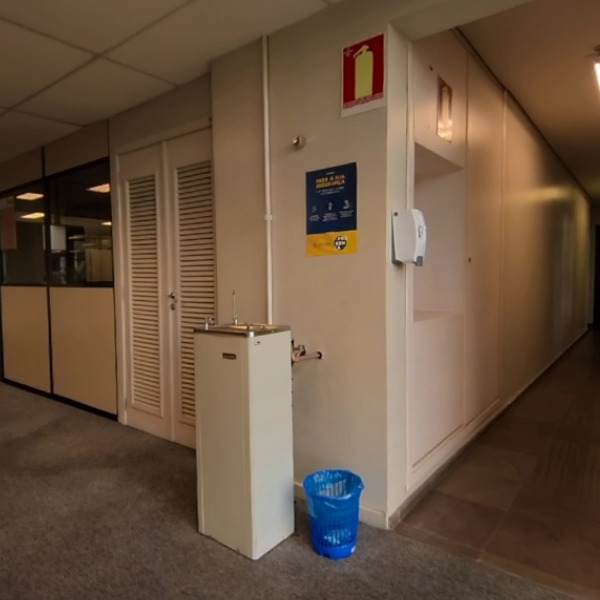 Esquina Lab. 702