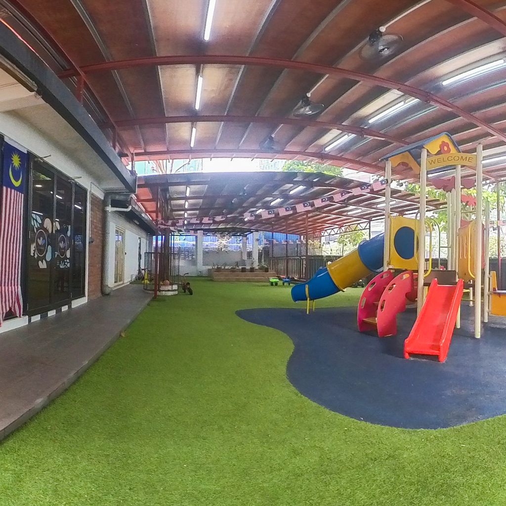 Playground & Outdoor Cafe
