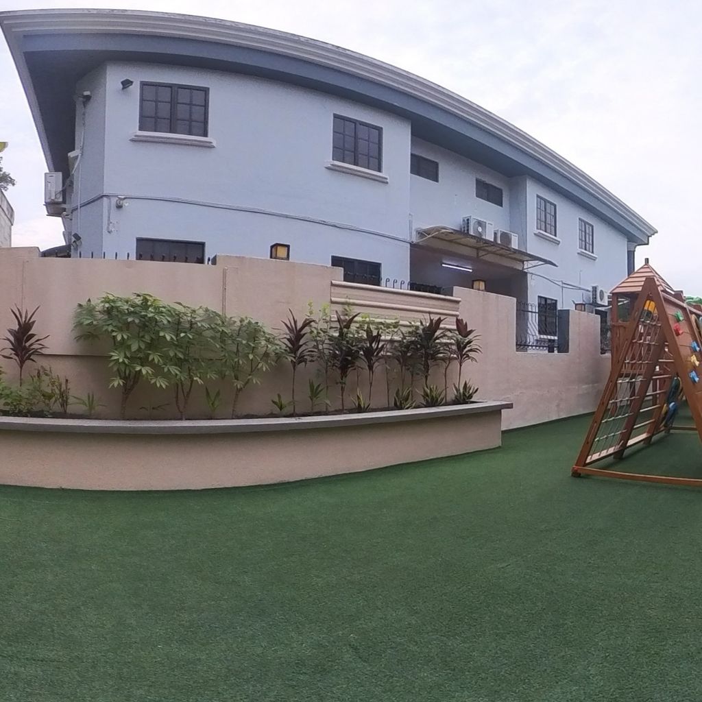 Happy Farm & Playground 
