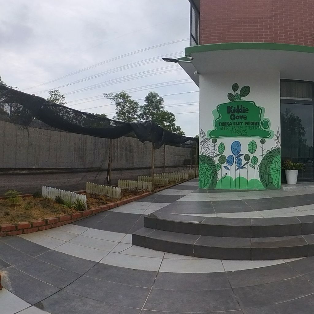 Facade & Garden