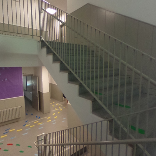 Escaleiras acceso planta 2