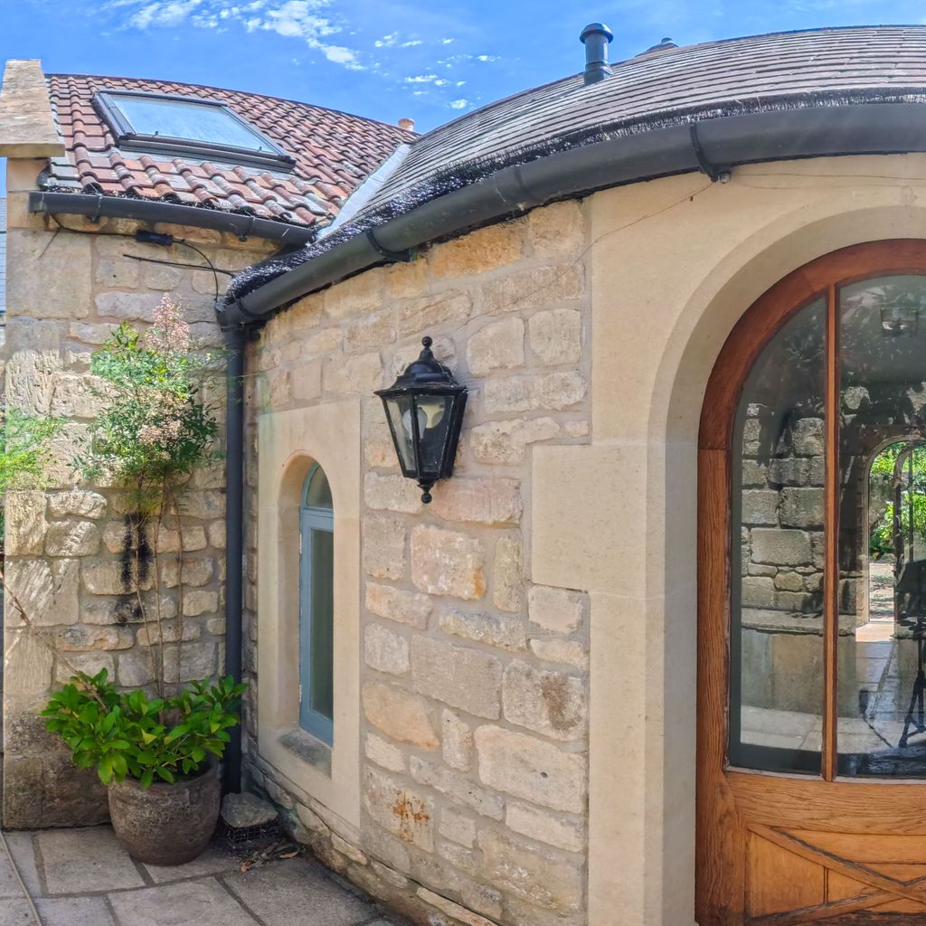 Alley entry