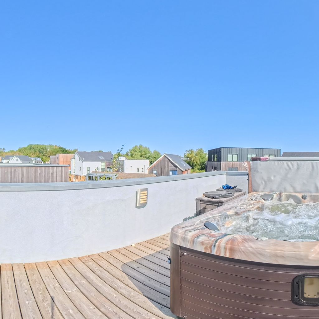 Hot tub