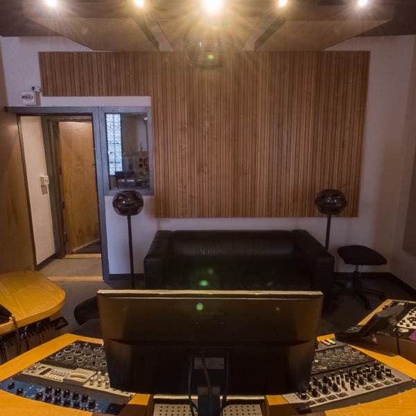 MASTERING ROOM