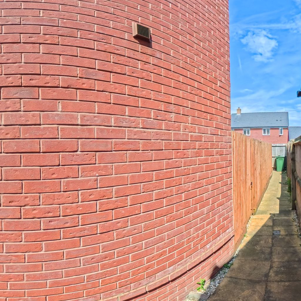 Side alley