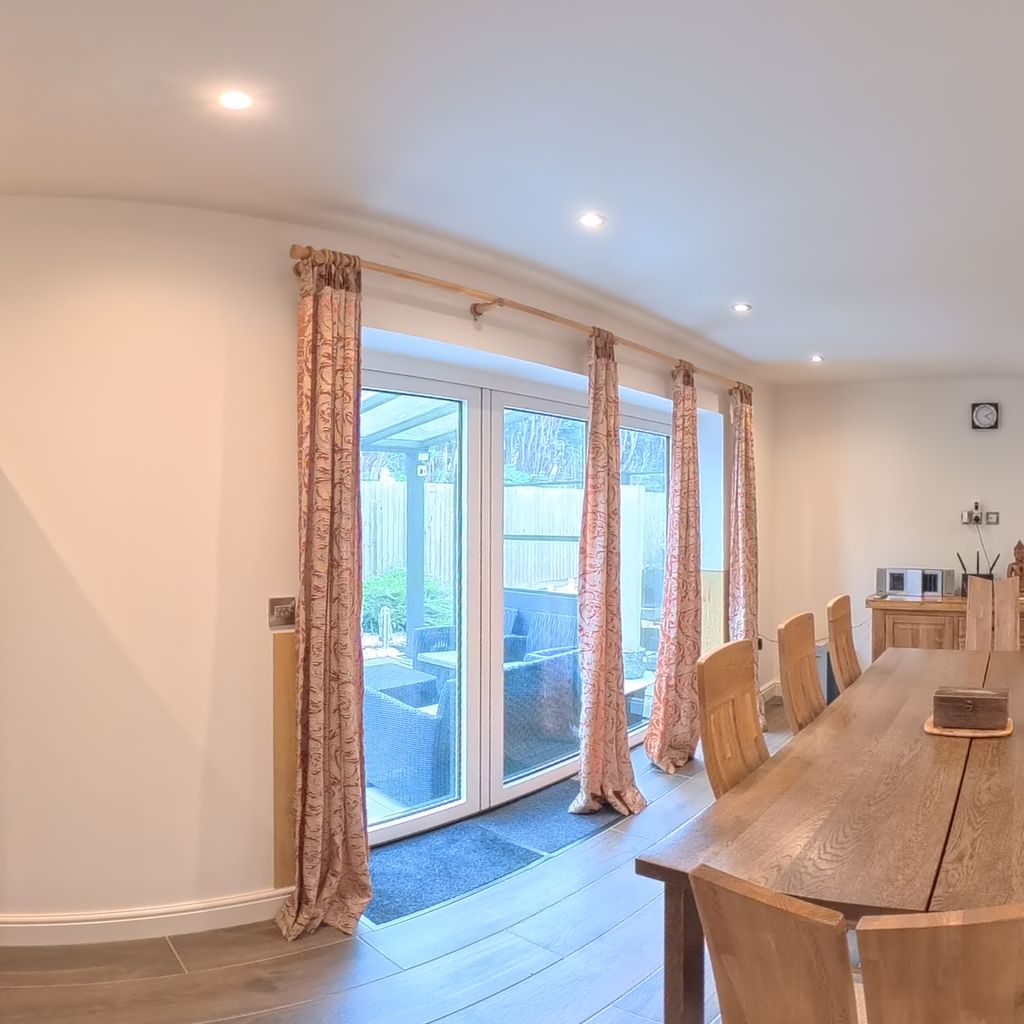 Kitchen/ Dining