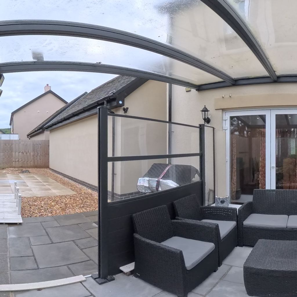 Exterior Lounge