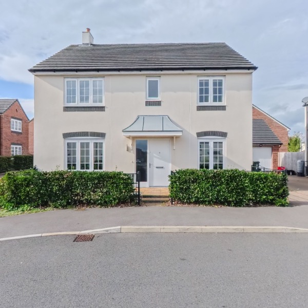 8 Brook Gardens