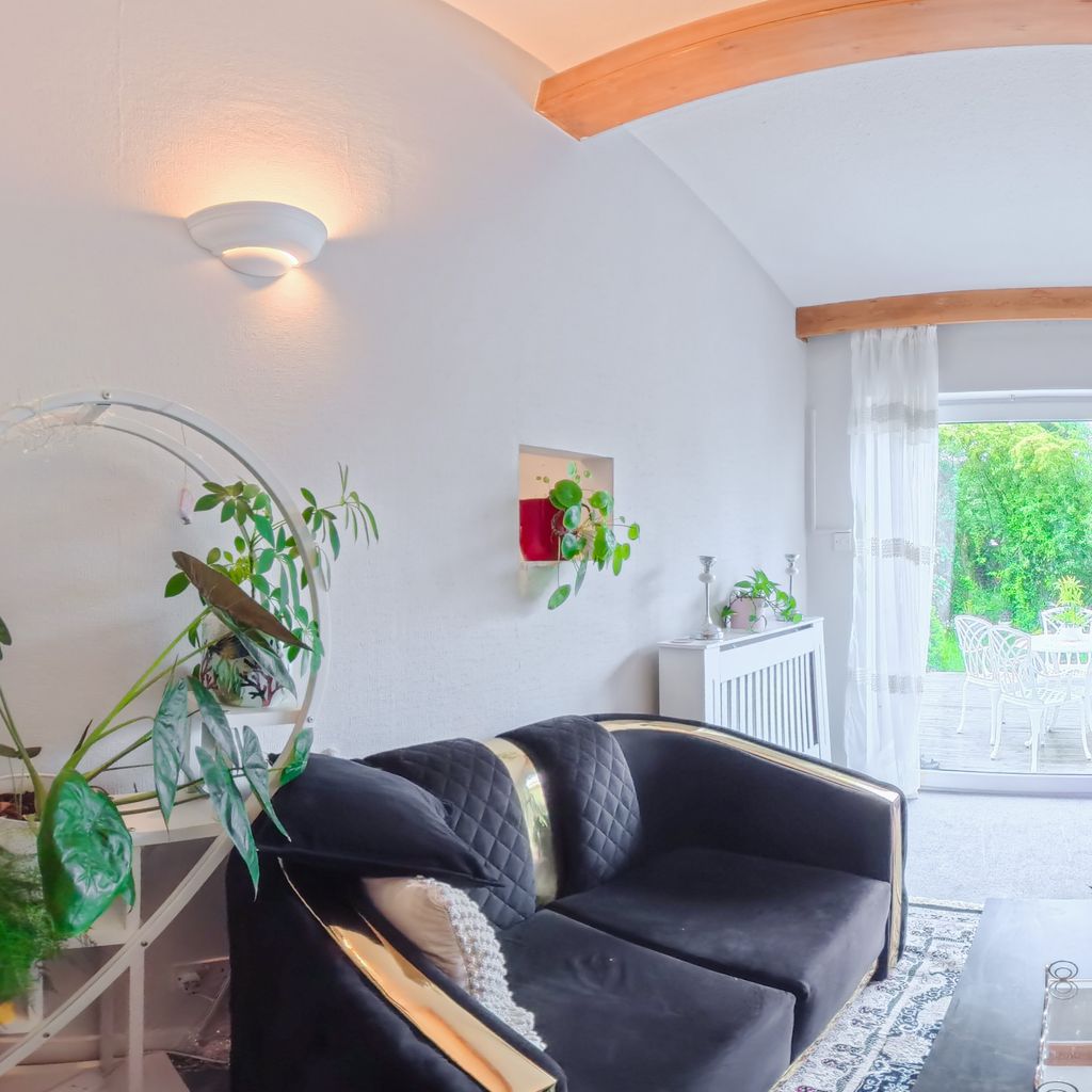 Dining/Lounge