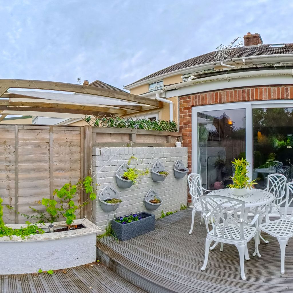 Exterior lounge