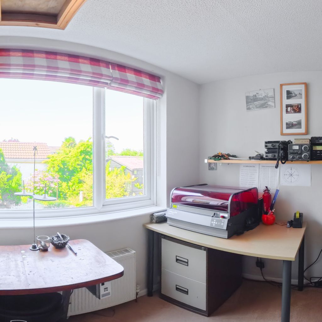 Bedroom/ Workshop