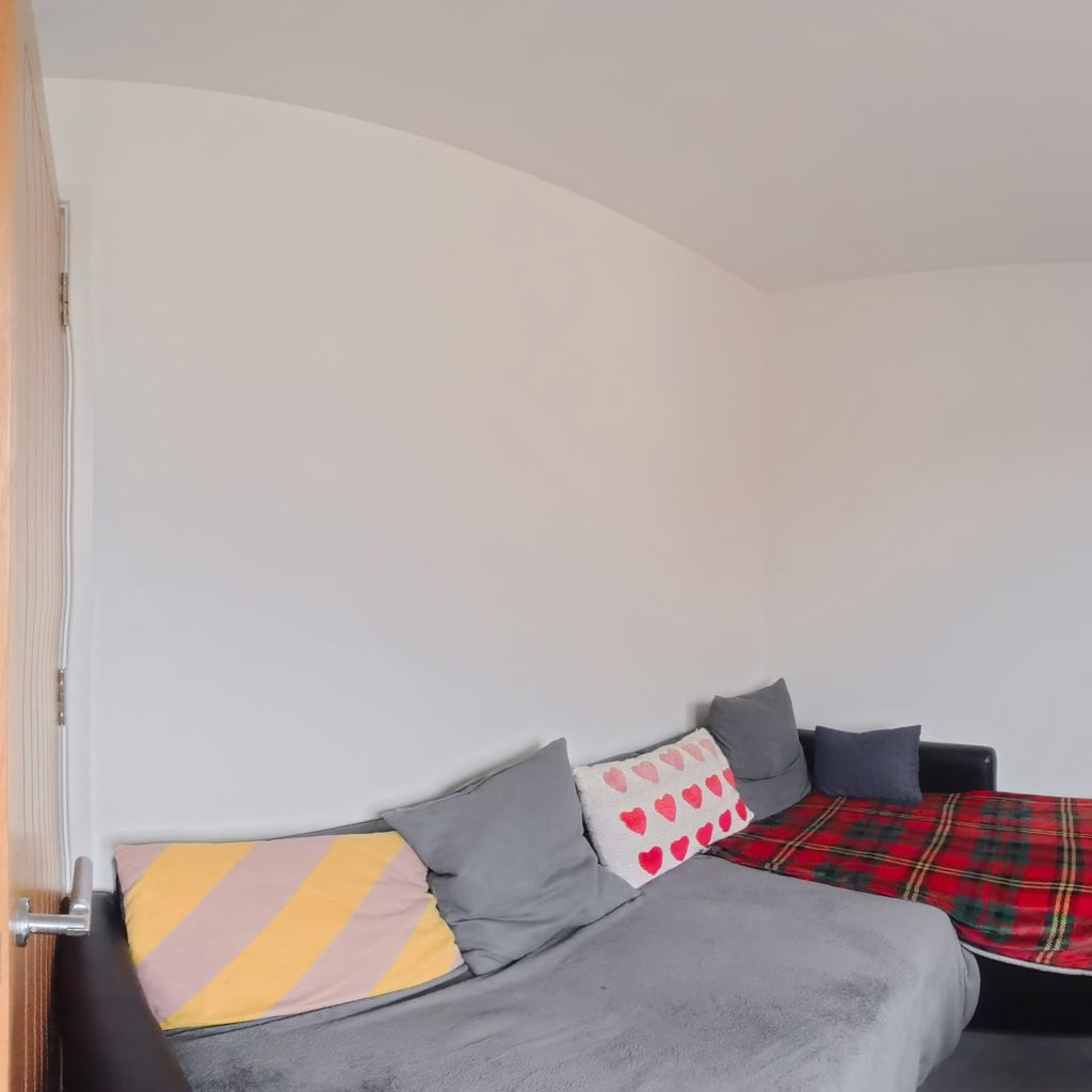 Bedroom 2/Lounge