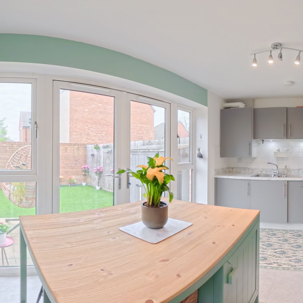 Kitchen/Dining