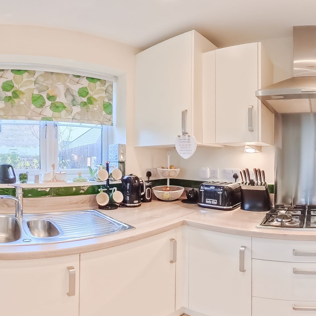 Kitchen dine