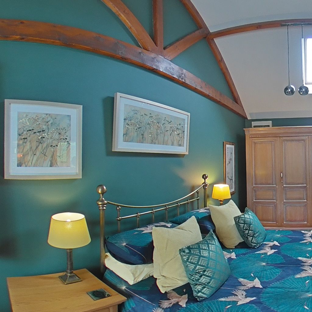 Bedroom 1 (2)