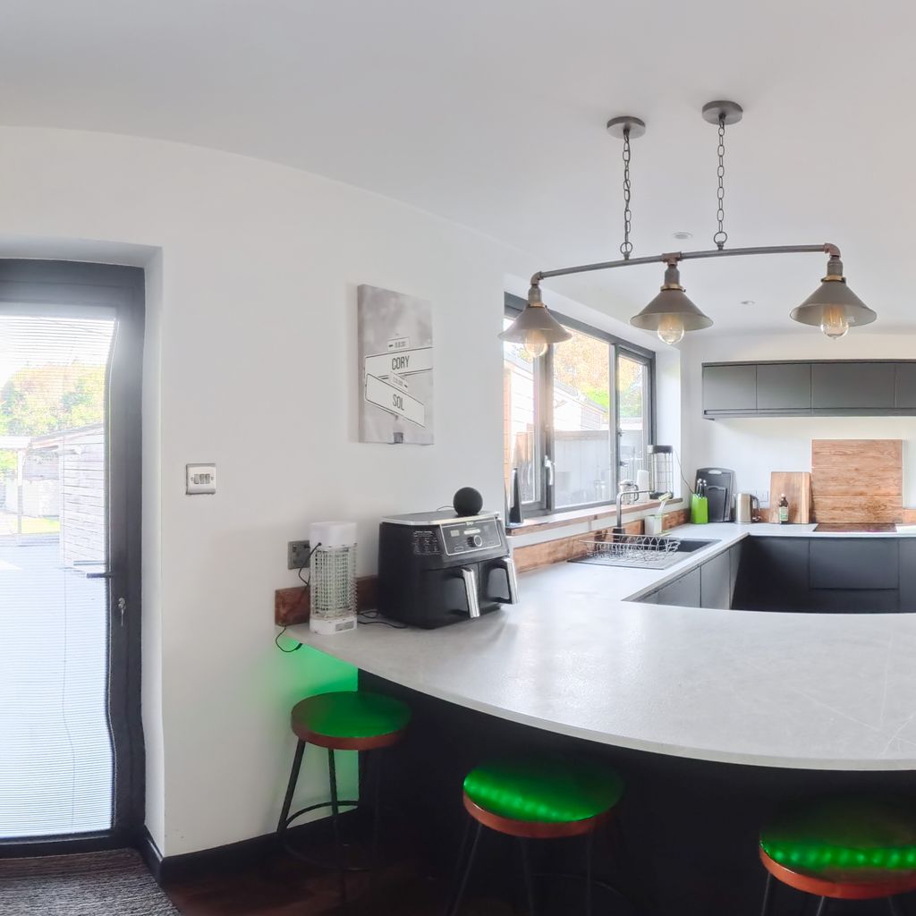 Kitchen dining