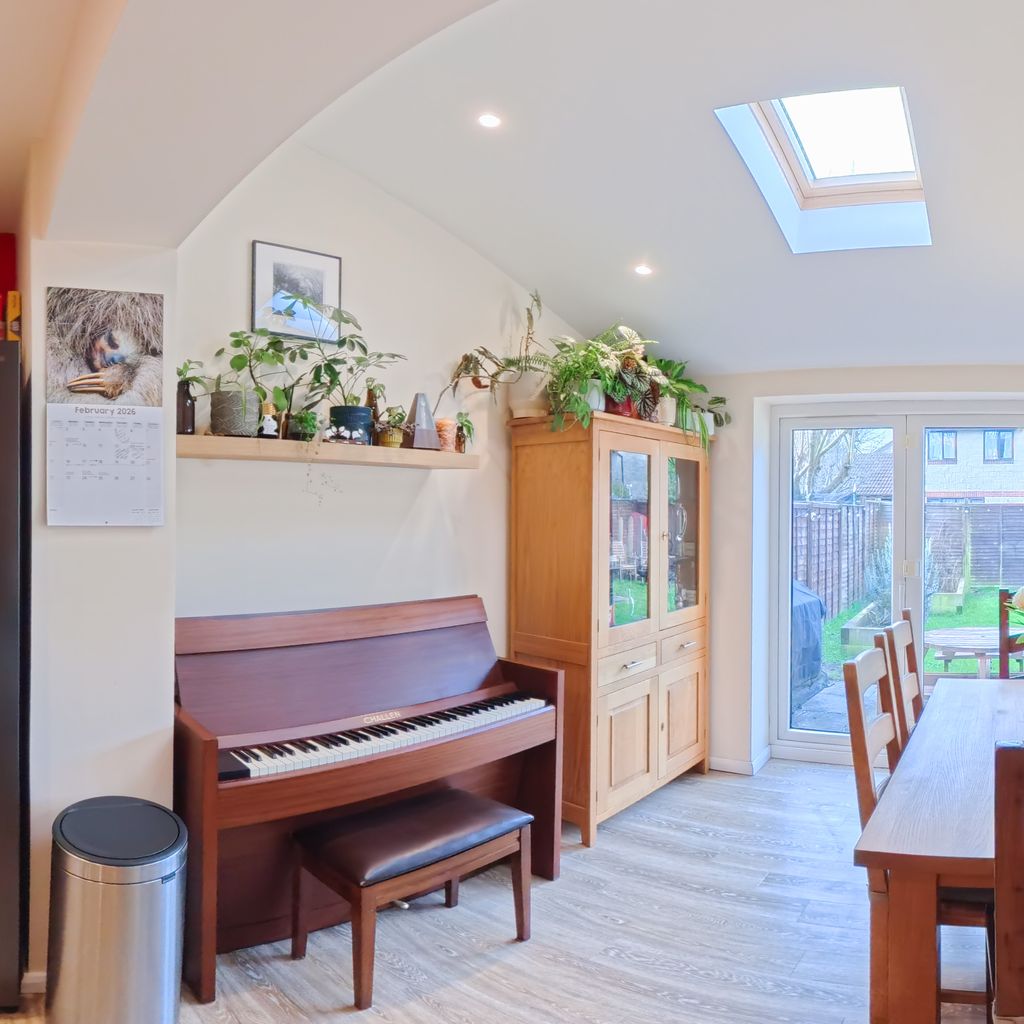 Kitchen dining