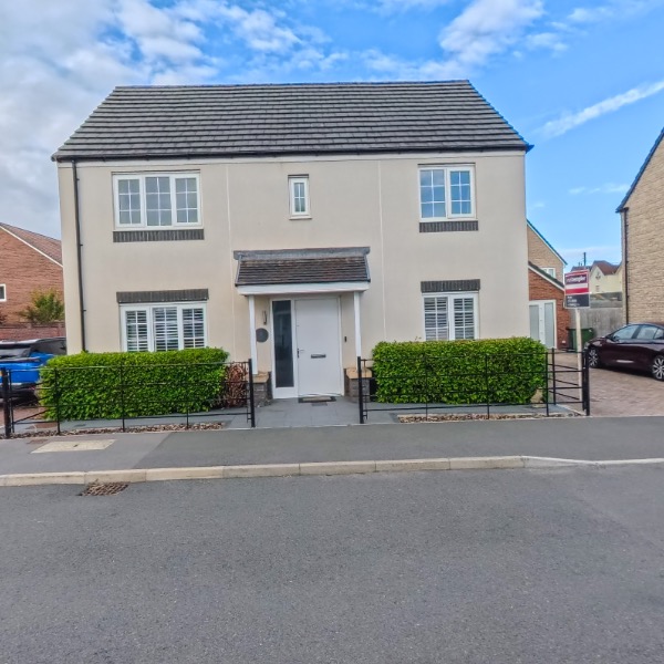 4 Brook Gardens