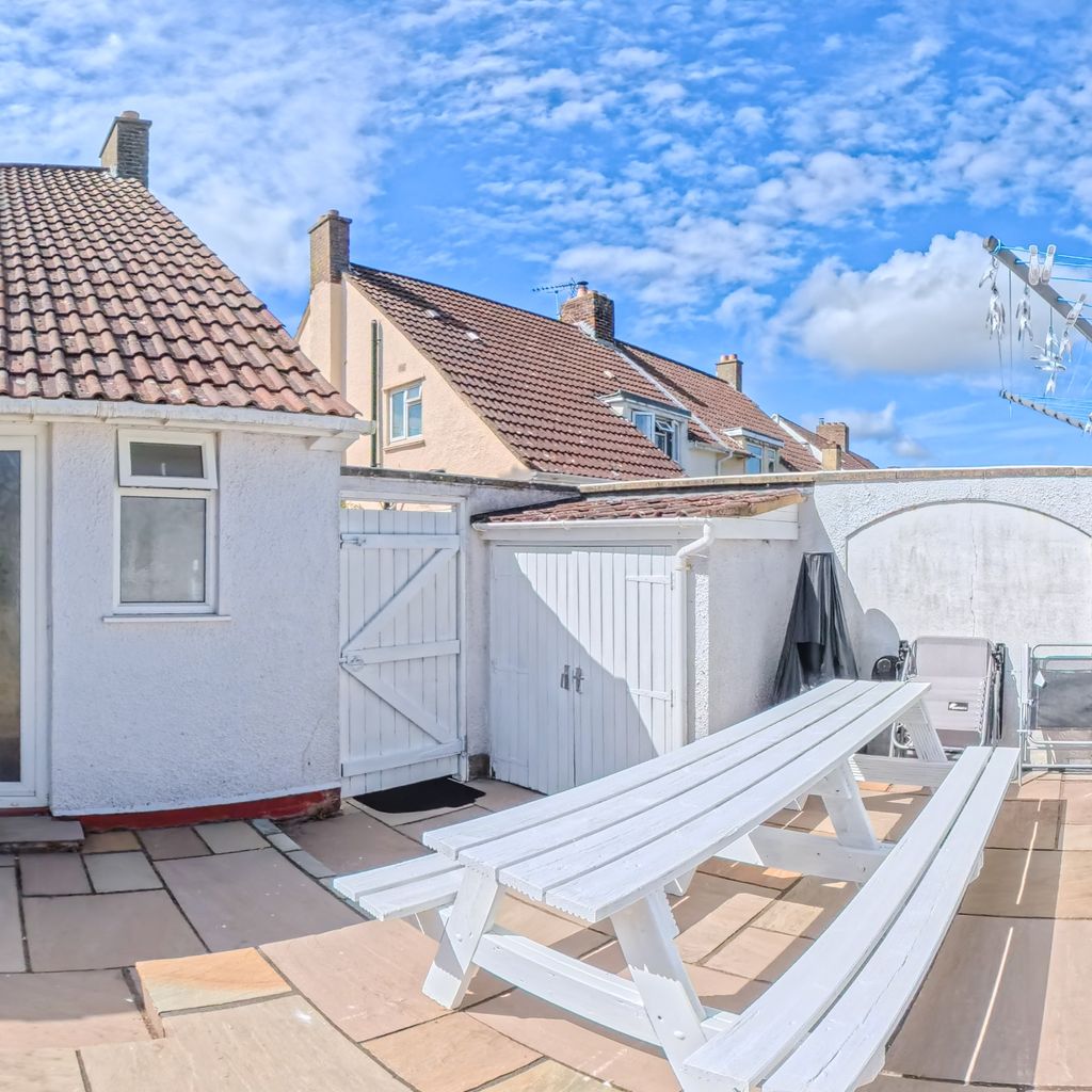Exterior Lounge
