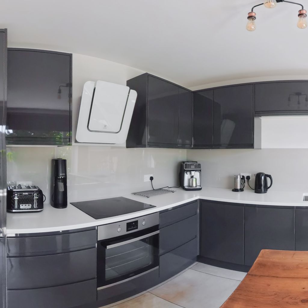 Kitchen/ Dining