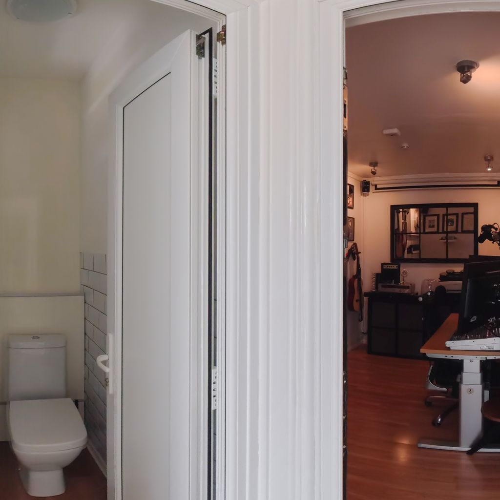 Hall/WC