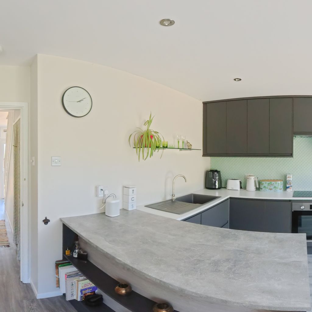 Open plan kitchen dining