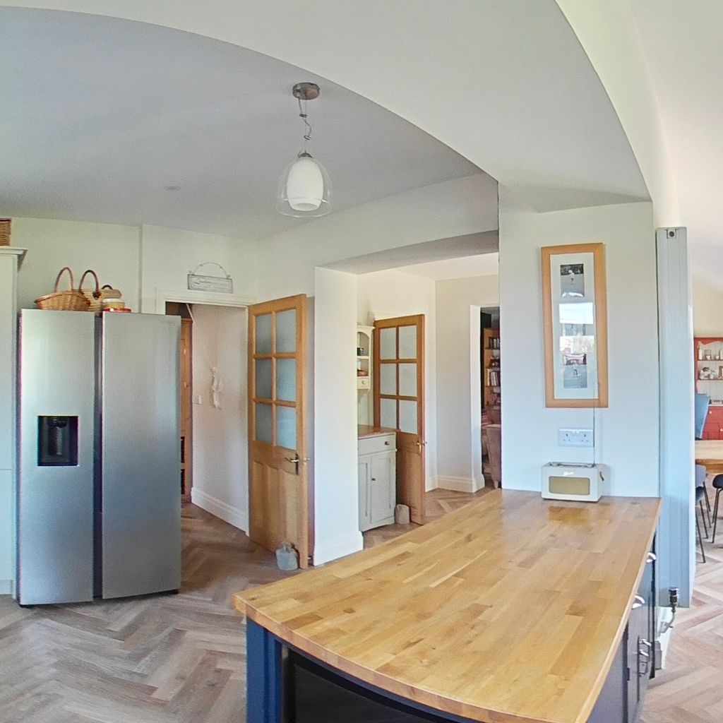 Kitchen b