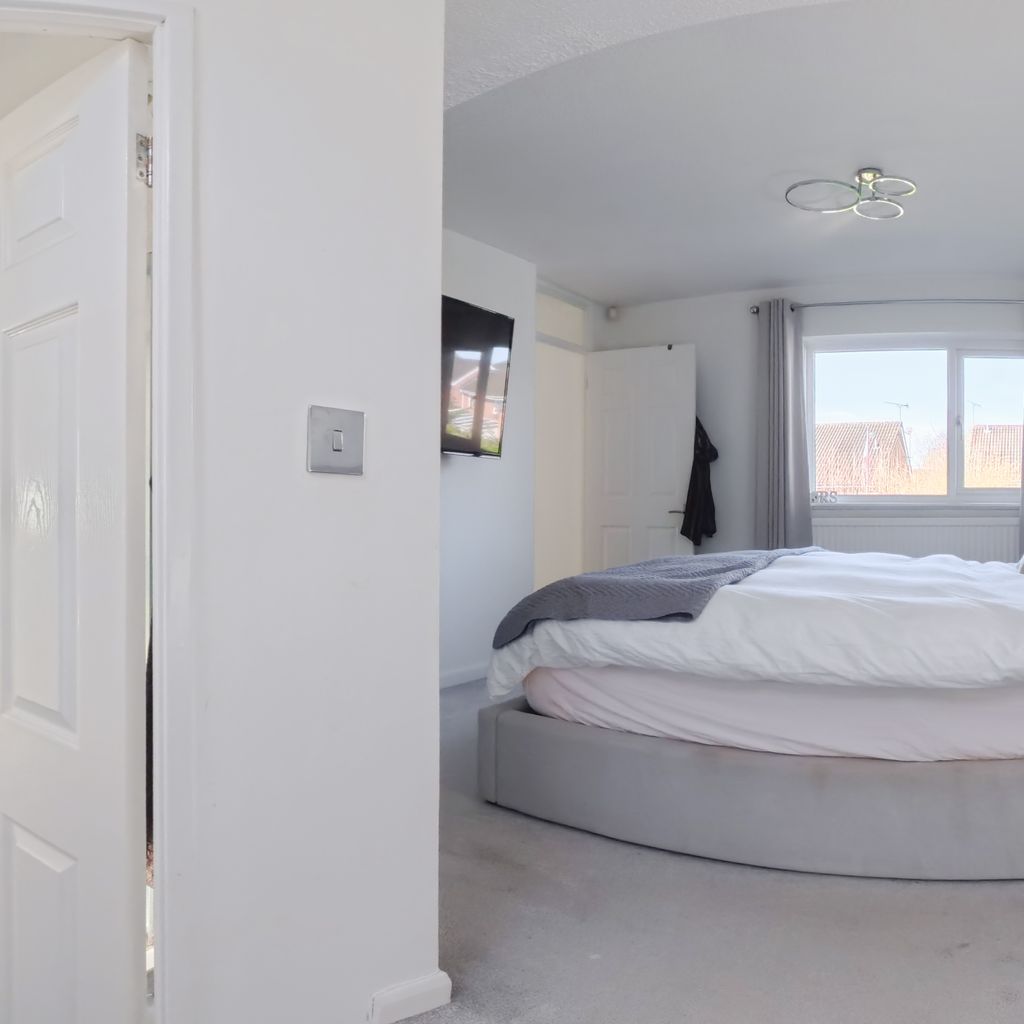 Bedroom 4 b