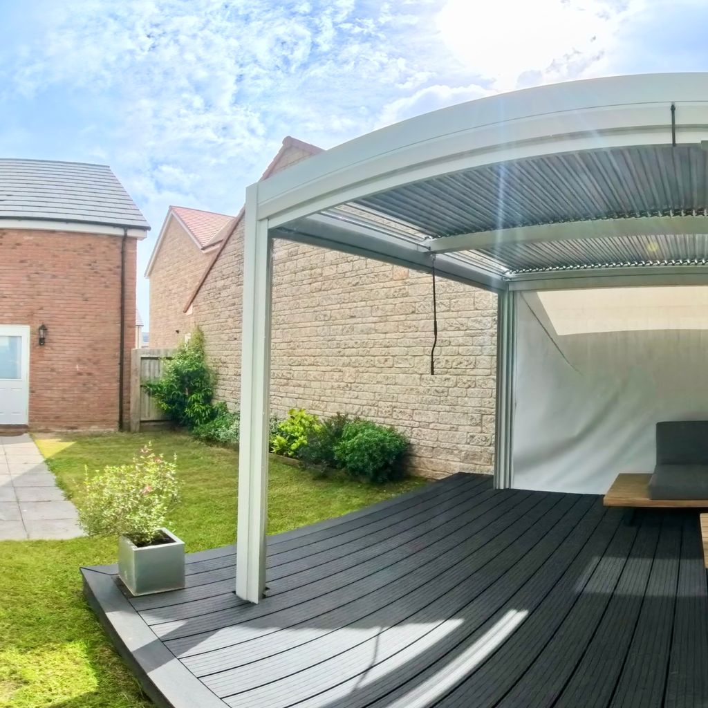 Exterior Lounge