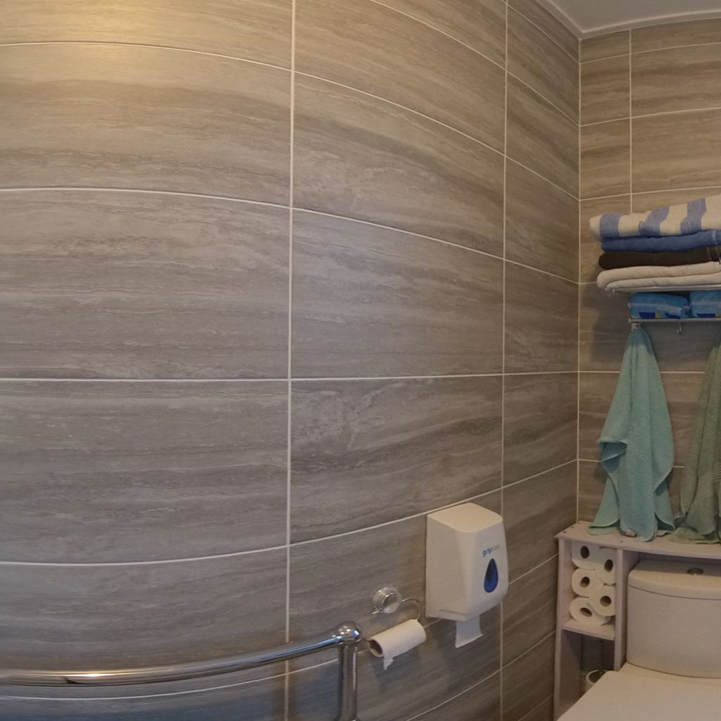 Family Bathroom 