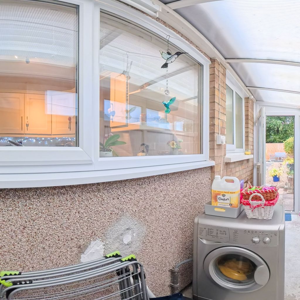 Rear lobby/utility