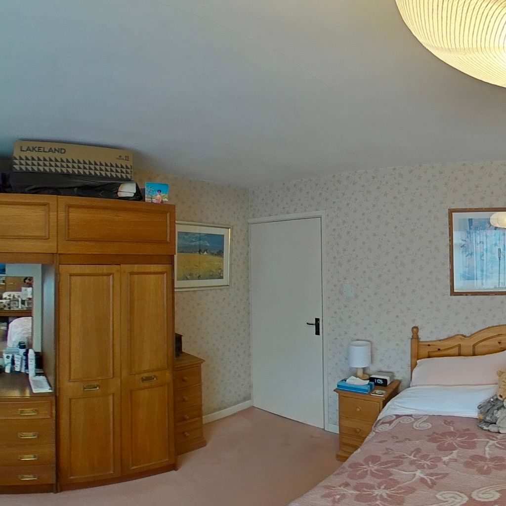 Master bedroom (2)