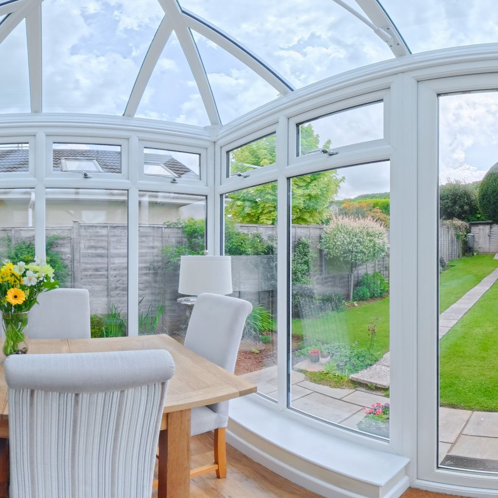 Sun room/dining area