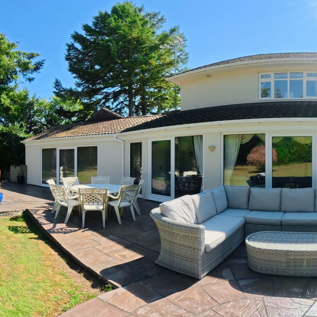 Rear lounge