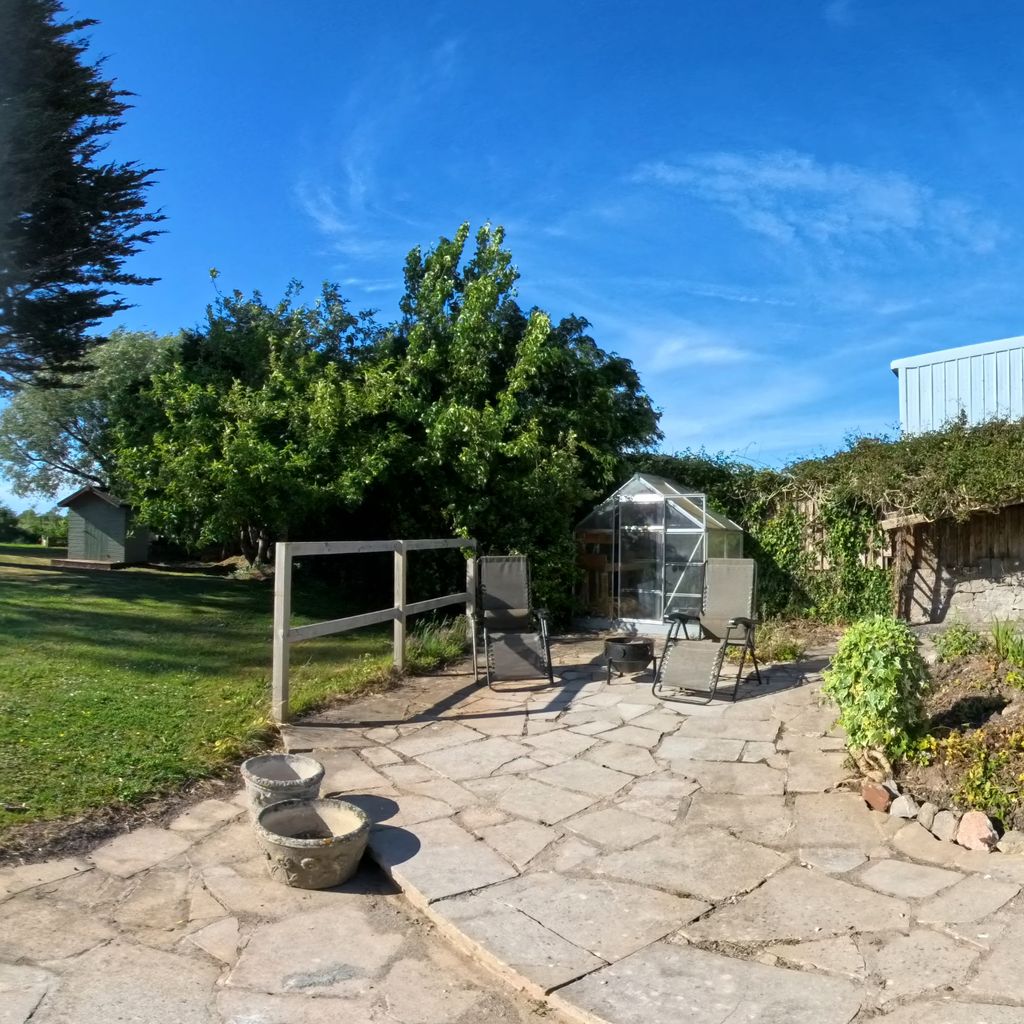 Exterior Lounge
