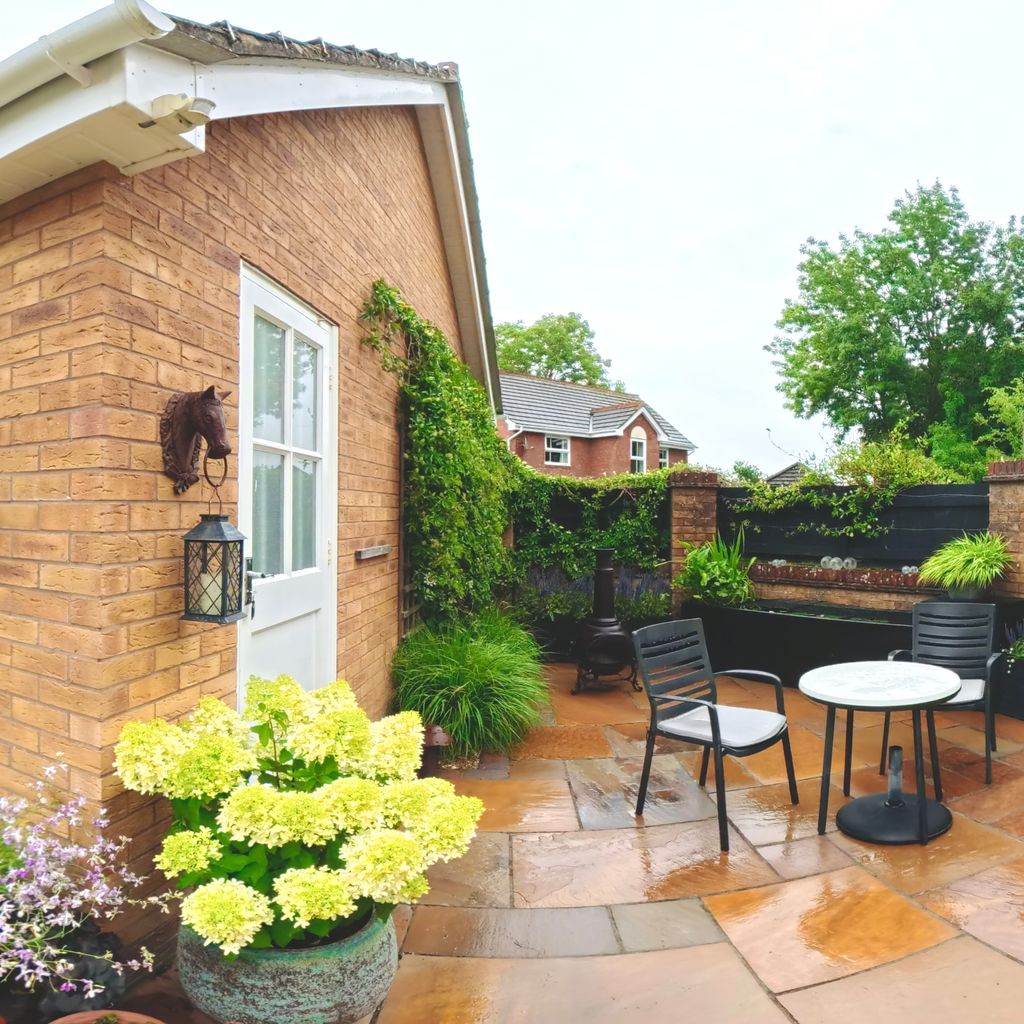 Rear lounge