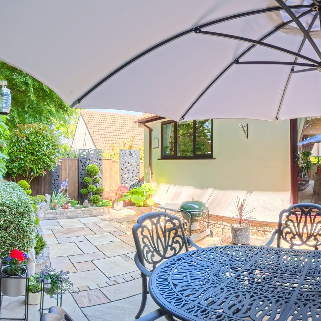 Exterior lounge
