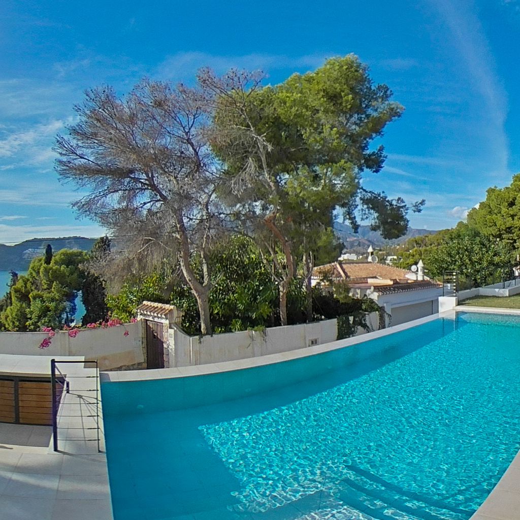 Pool rear