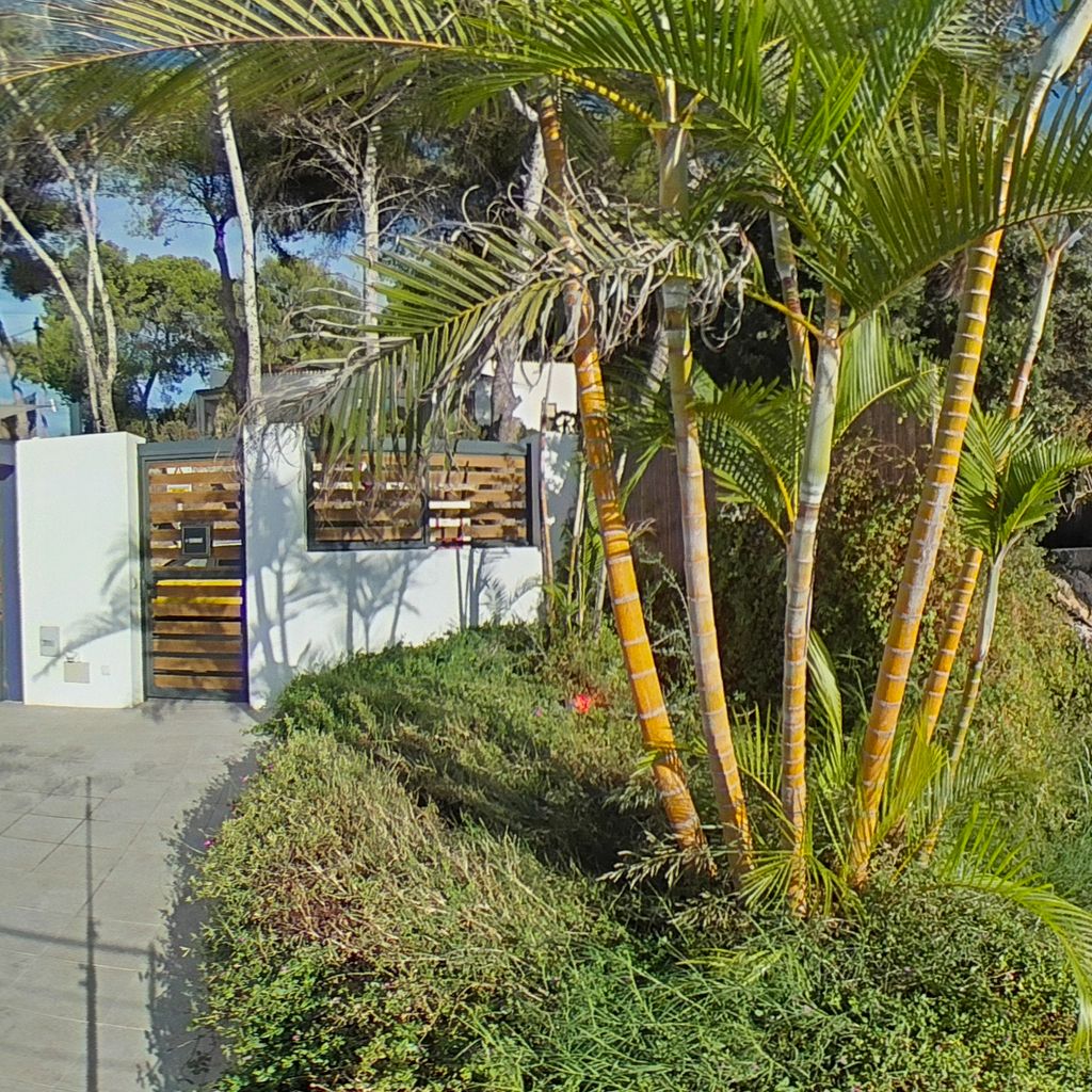 Entrance Parking