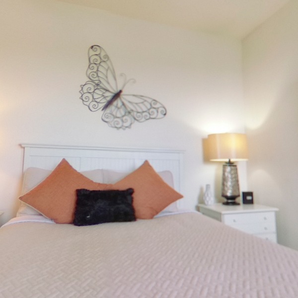 015-bedroom