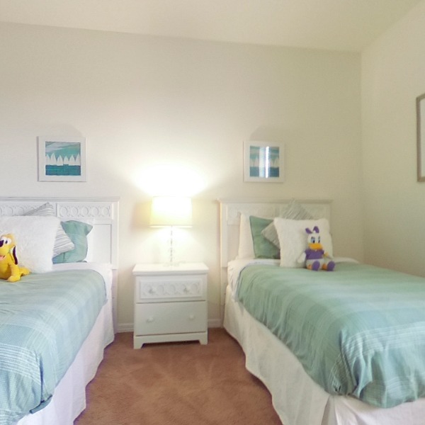 017-bedroom