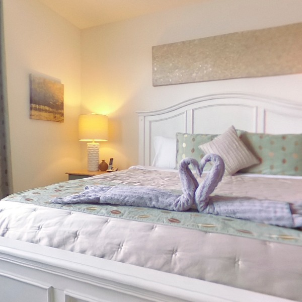 019-bedroom