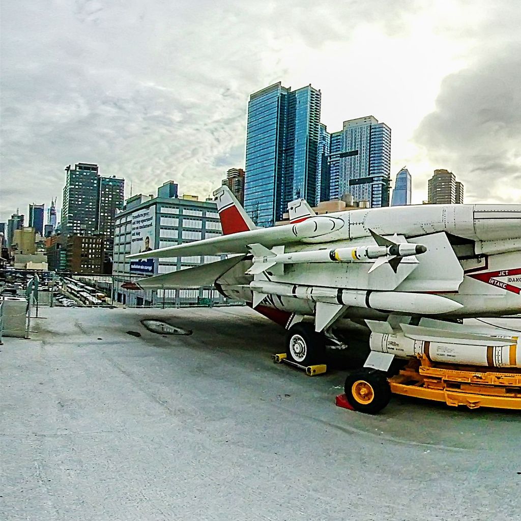 USS Intrepid - F14 Tomcat
