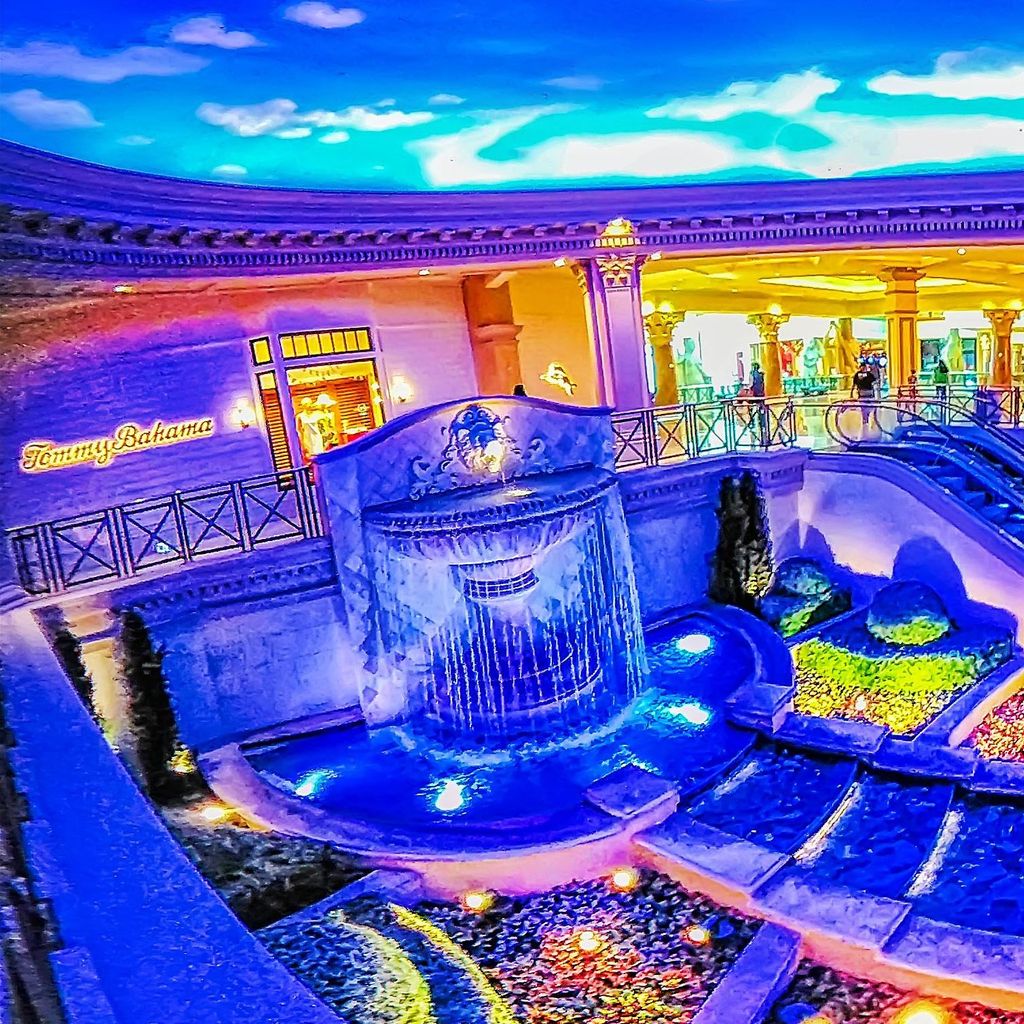 Forum Shops - Neptune's Fountain 2