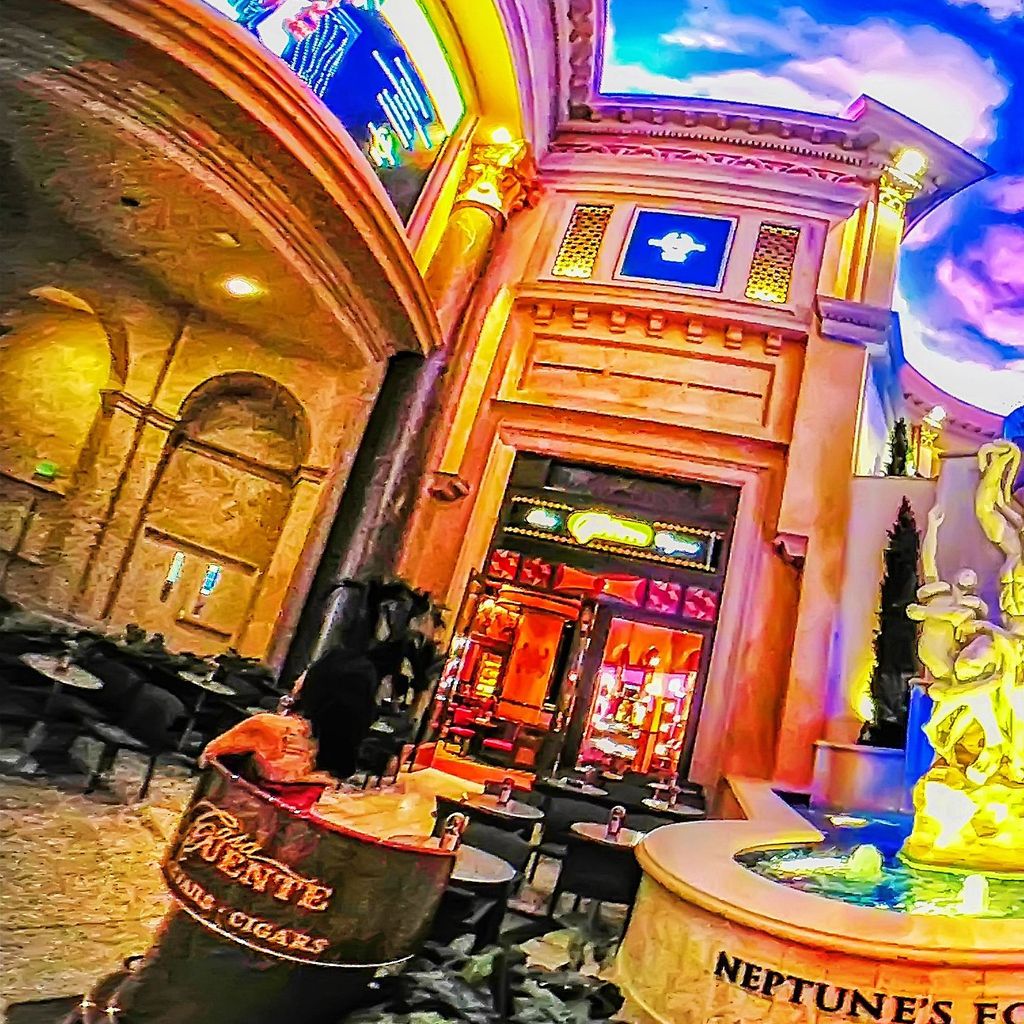 Forum Shops - Neptune's Fountain